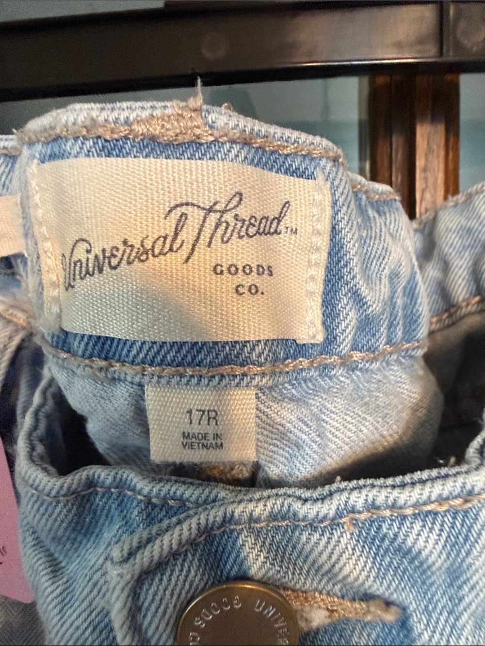 Universal Thread Mid-Rise 90s Baggy Jeans Light Wash Distressed Button Fly 17R - Picture 2 of 6